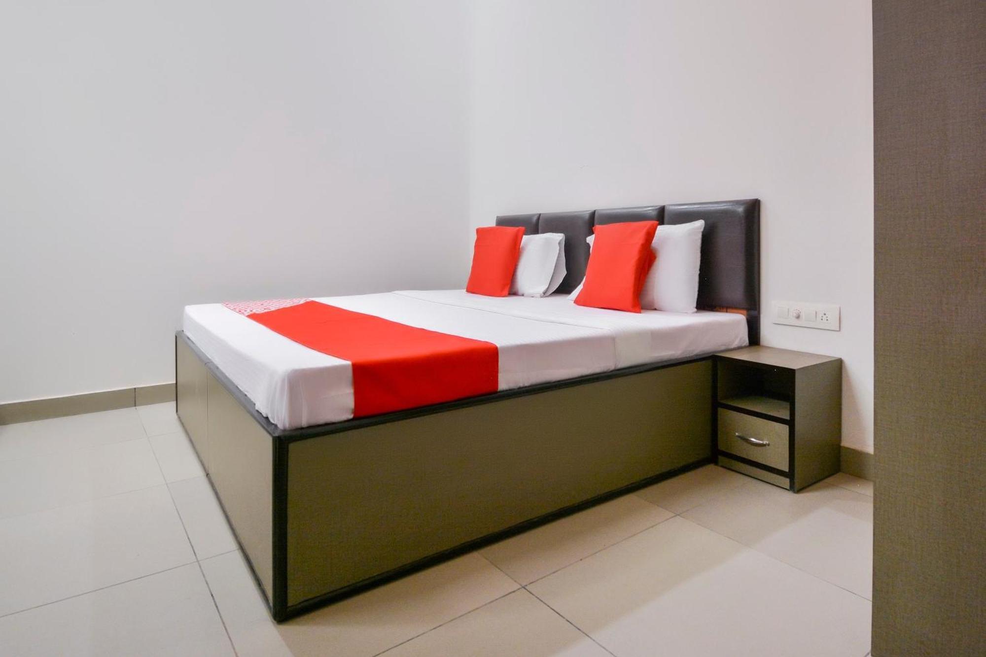 Hotel O White Solitaire Ludhijána Kültér fotó