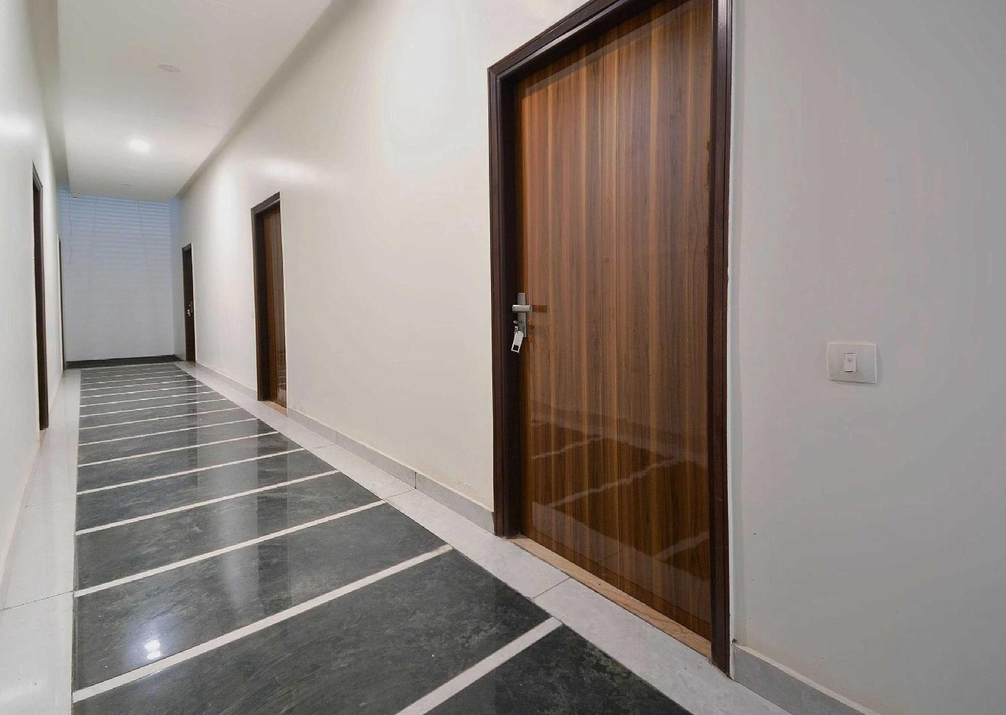 Hotel O White Solitaire Ludhijána Kültér fotó