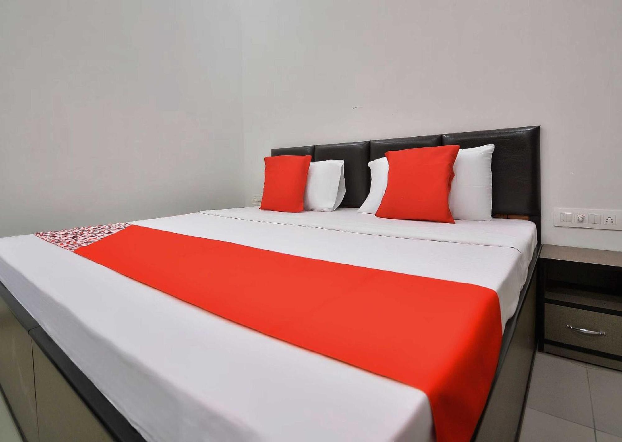 Hotel O White Solitaire Ludhijána Kültér fotó