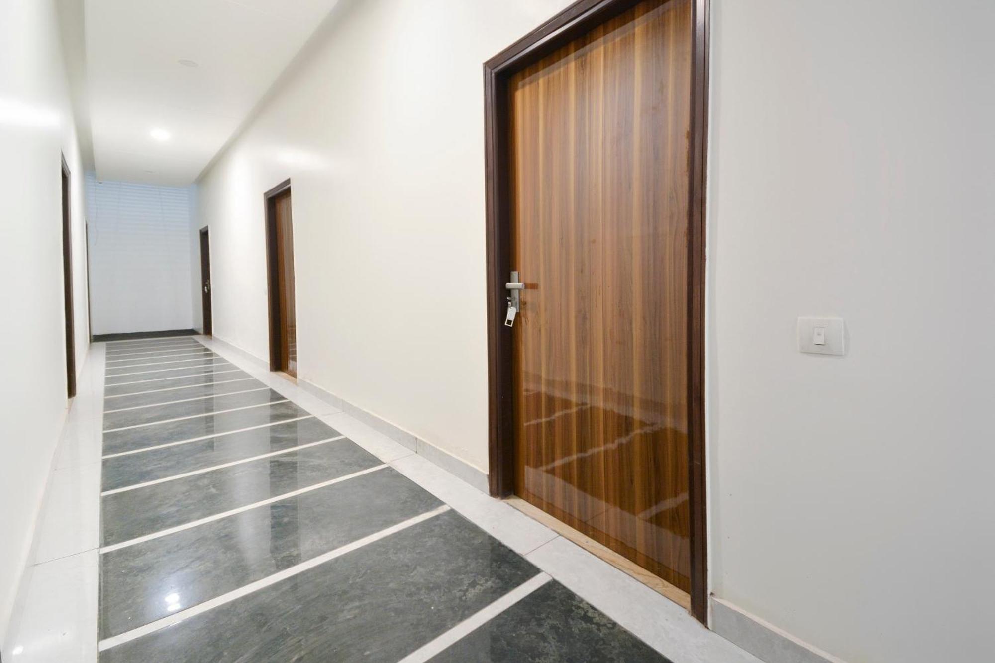 Hotel O White Solitaire Ludhijána Kültér fotó