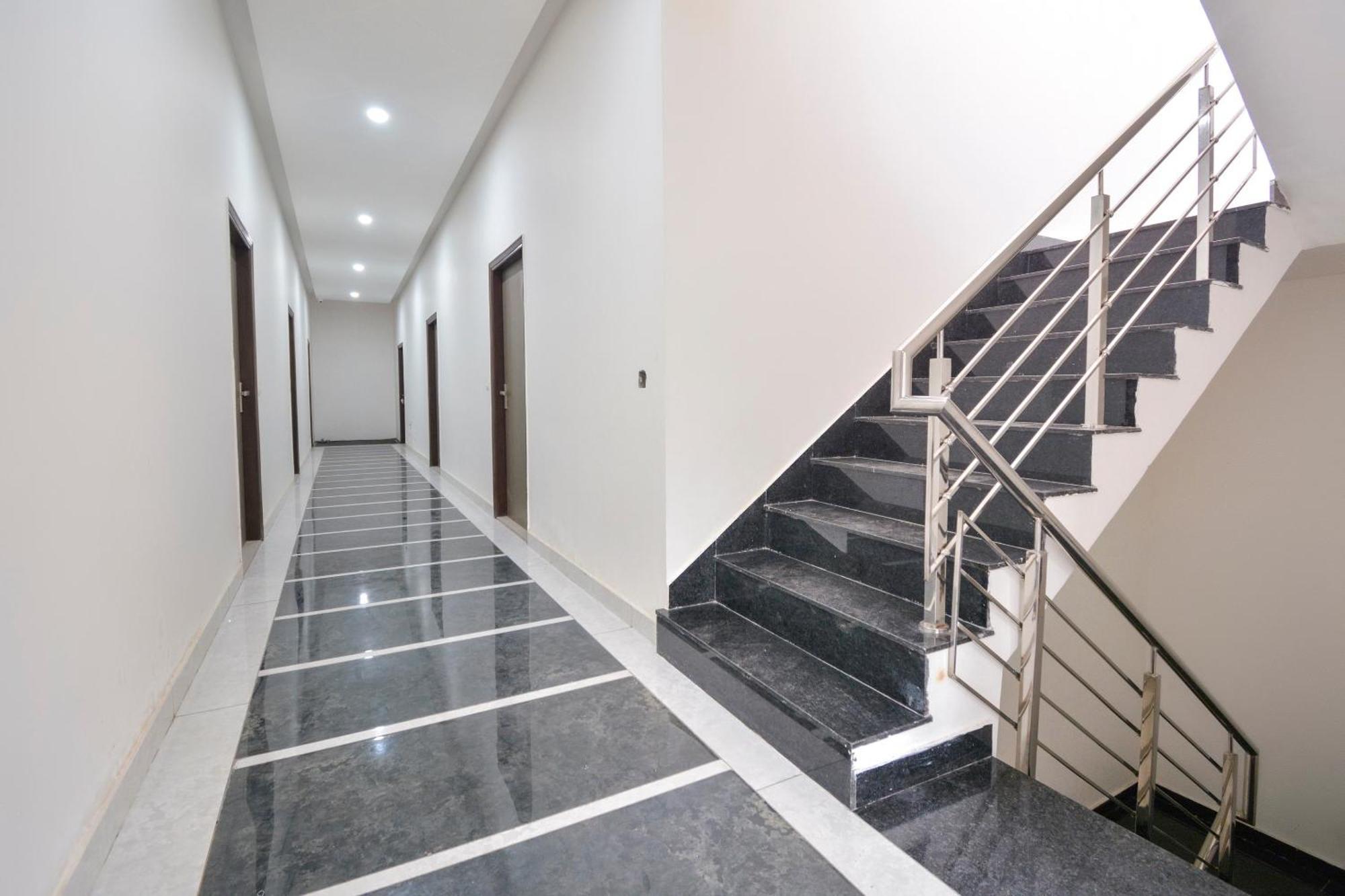Hotel O White Solitaire Ludhijána Kültér fotó