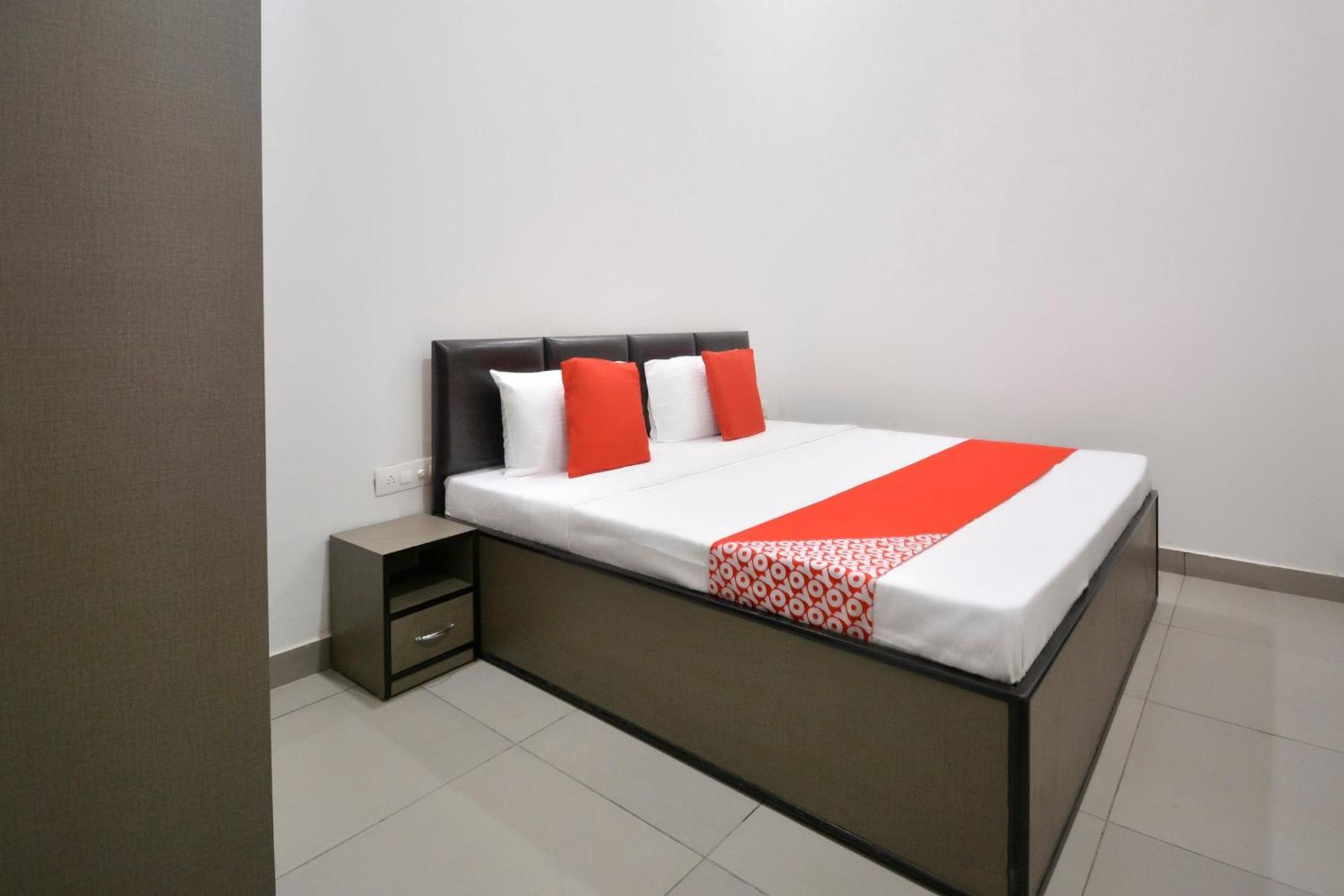 Hotel O White Solitaire Ludhijána Kültér fotó