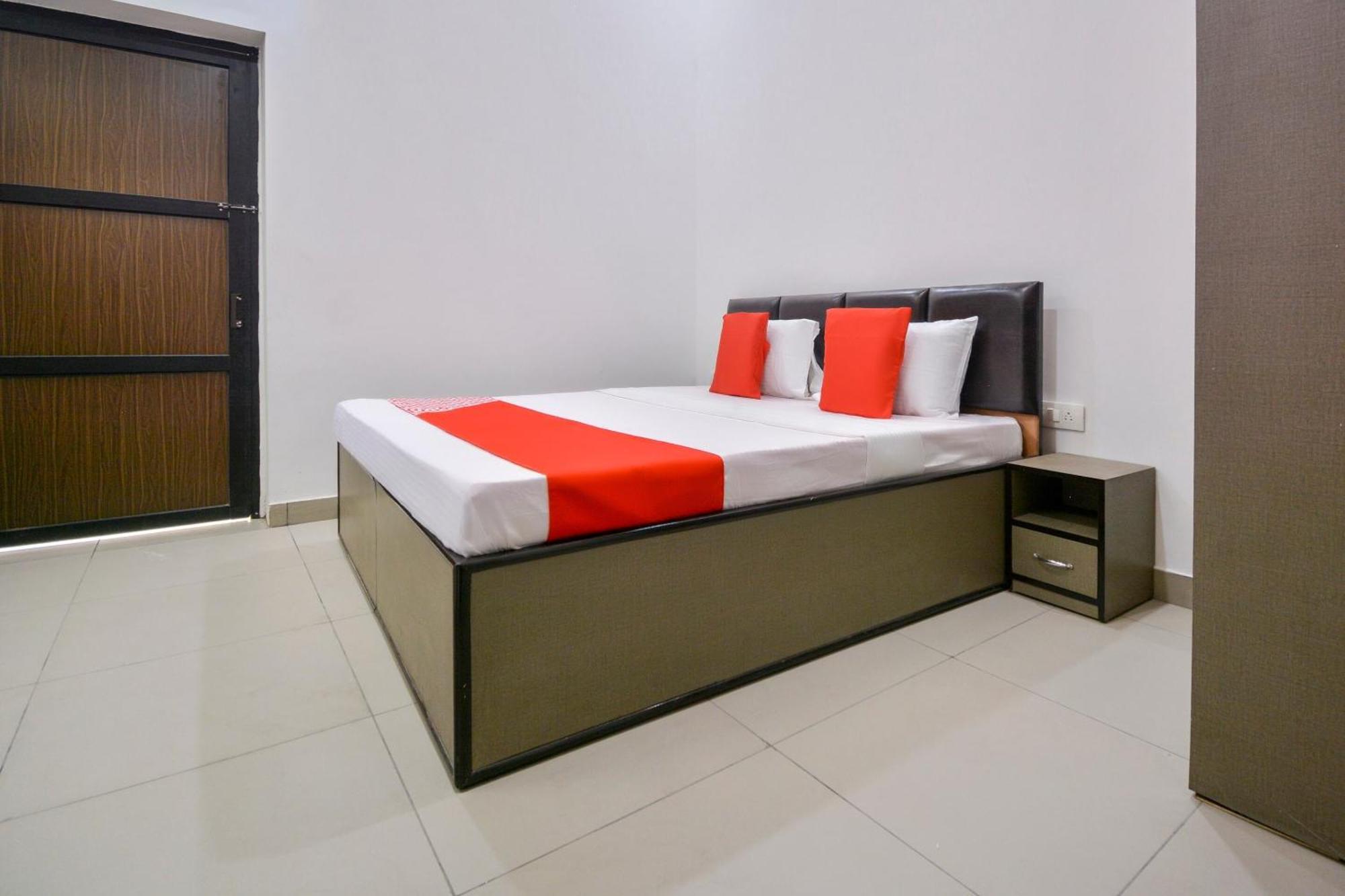 Hotel O White Solitaire Ludhijána Kültér fotó